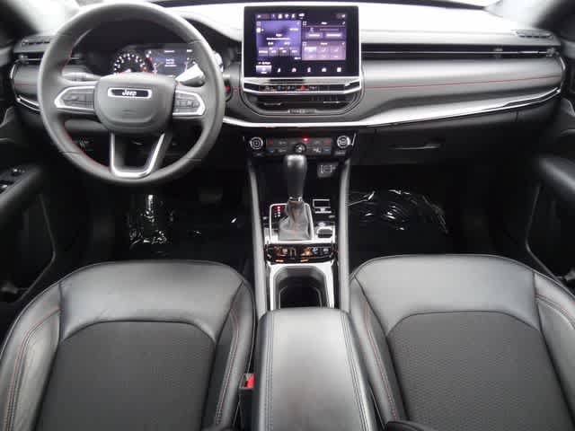 Used 2025 Jeep Compass Trailhawk AWD/4WD image 11
