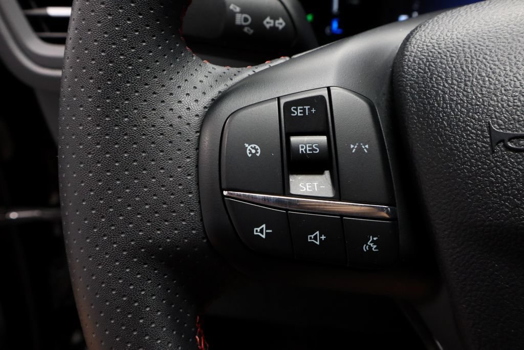 Certified 2025 Ford Escape ST-Line AWD/4WD image 32
