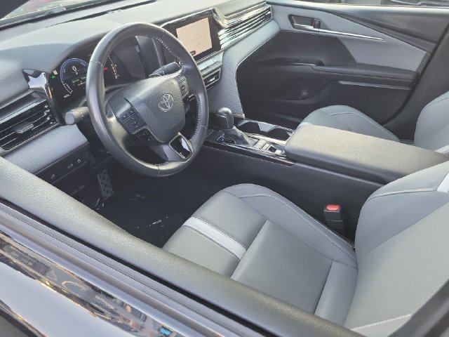 Used 2025 Toyota Camry SE FWD image 3
