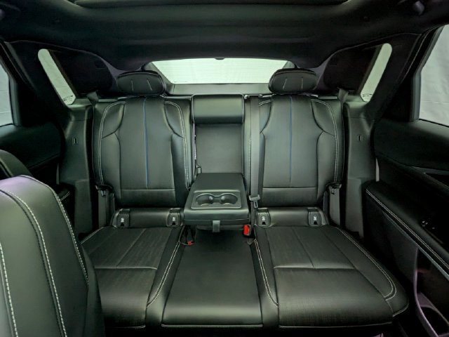 Used 2023 Cadillac Lyriq 2WD image 16