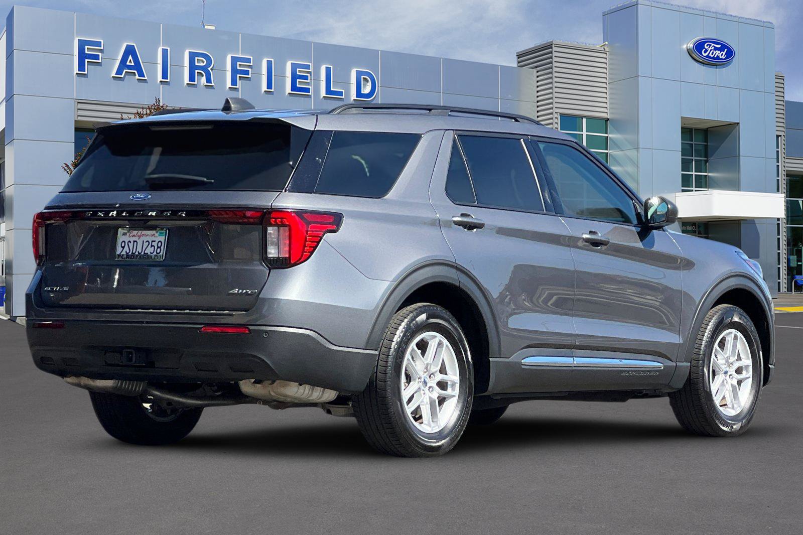 Certified 2025 Ford Explorer Active AWD/4WD image 2
