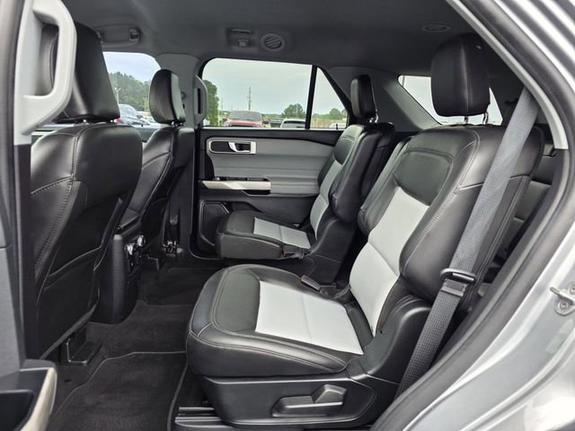 Certified 2022 Ford Explorer XLT w/ Equipment Group 202A RWD image 16