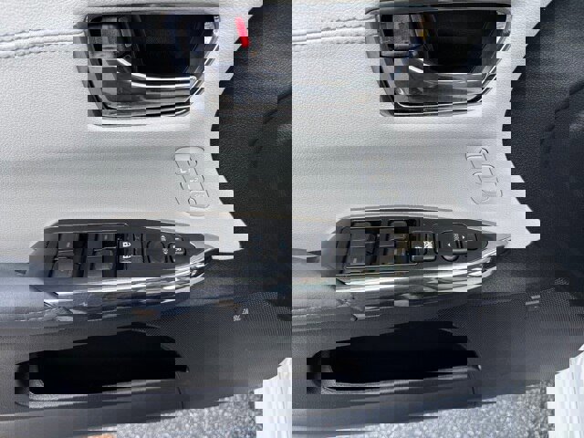 Used 2018 Toyota Avalon Limited image 16