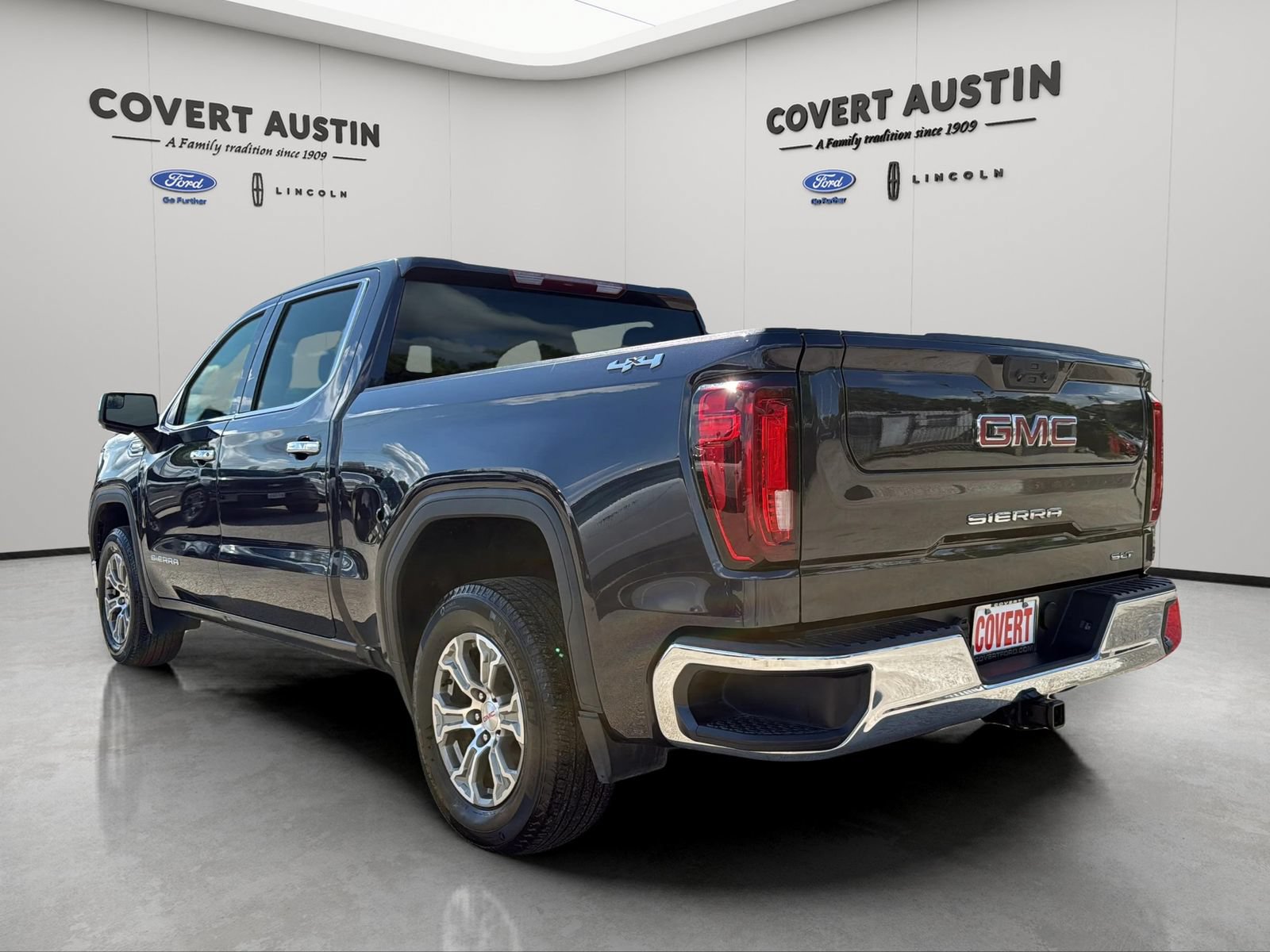 Used 2024 GMC Sierra 1500 SLT AWD/4WD image 3