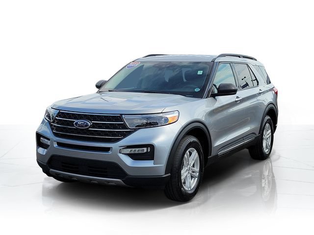 Certified 2023 Ford Explorer XLT w/ Equipment Group 202A AWD/4WD image 3