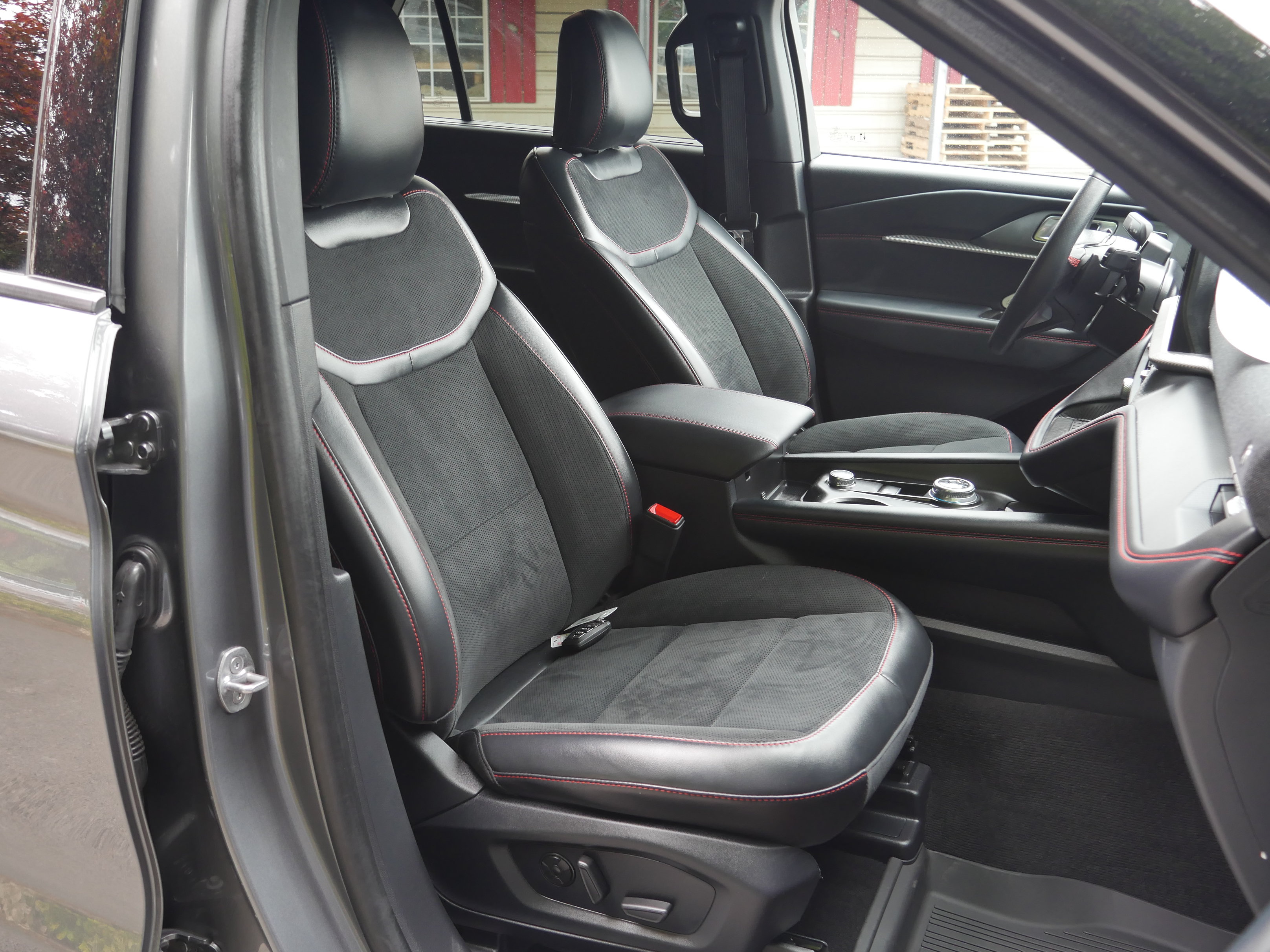 Certified 2025 Ford Explorer ST AWD/4WD image 33