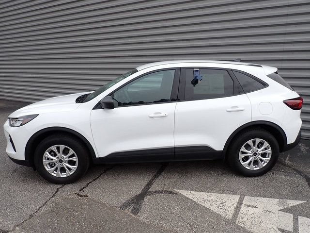 Certified 2025 Ford Escape Active w/ Cold Weather Package AWD/4WD image 2