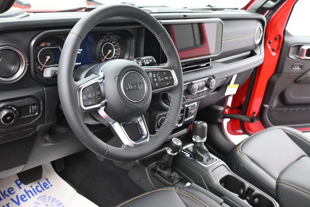 Used 2026 Jeep Wrangler Unlimited Sahara AWD/4WD image 14