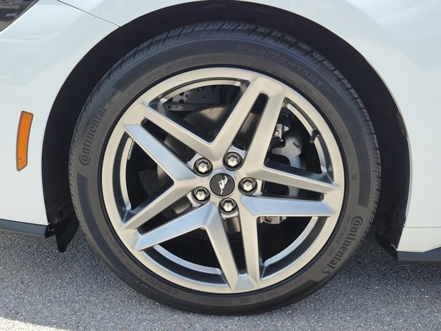 Certified 2024 Ford Mustang Coupe RWD image 4