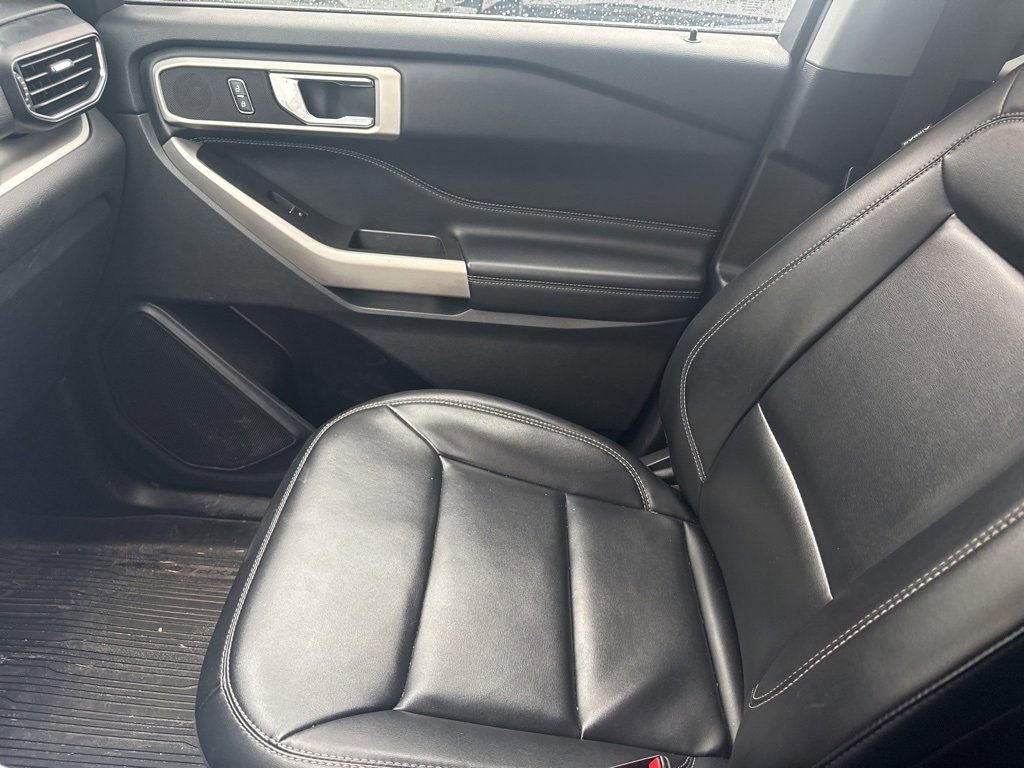 Certified 2022 Ford Explorer XLT w/ Equipment Group 202A image 15