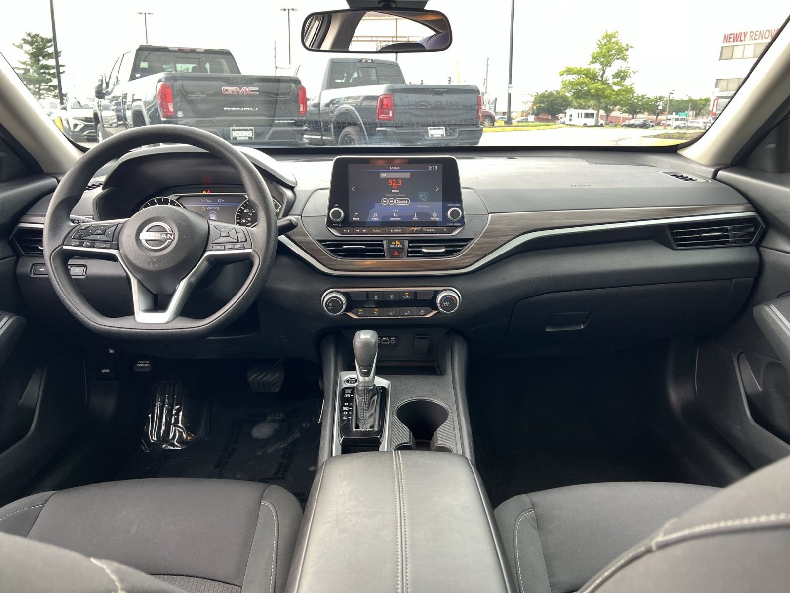 Used 2025 Nissan Altima 2.5 SV FWD image 22