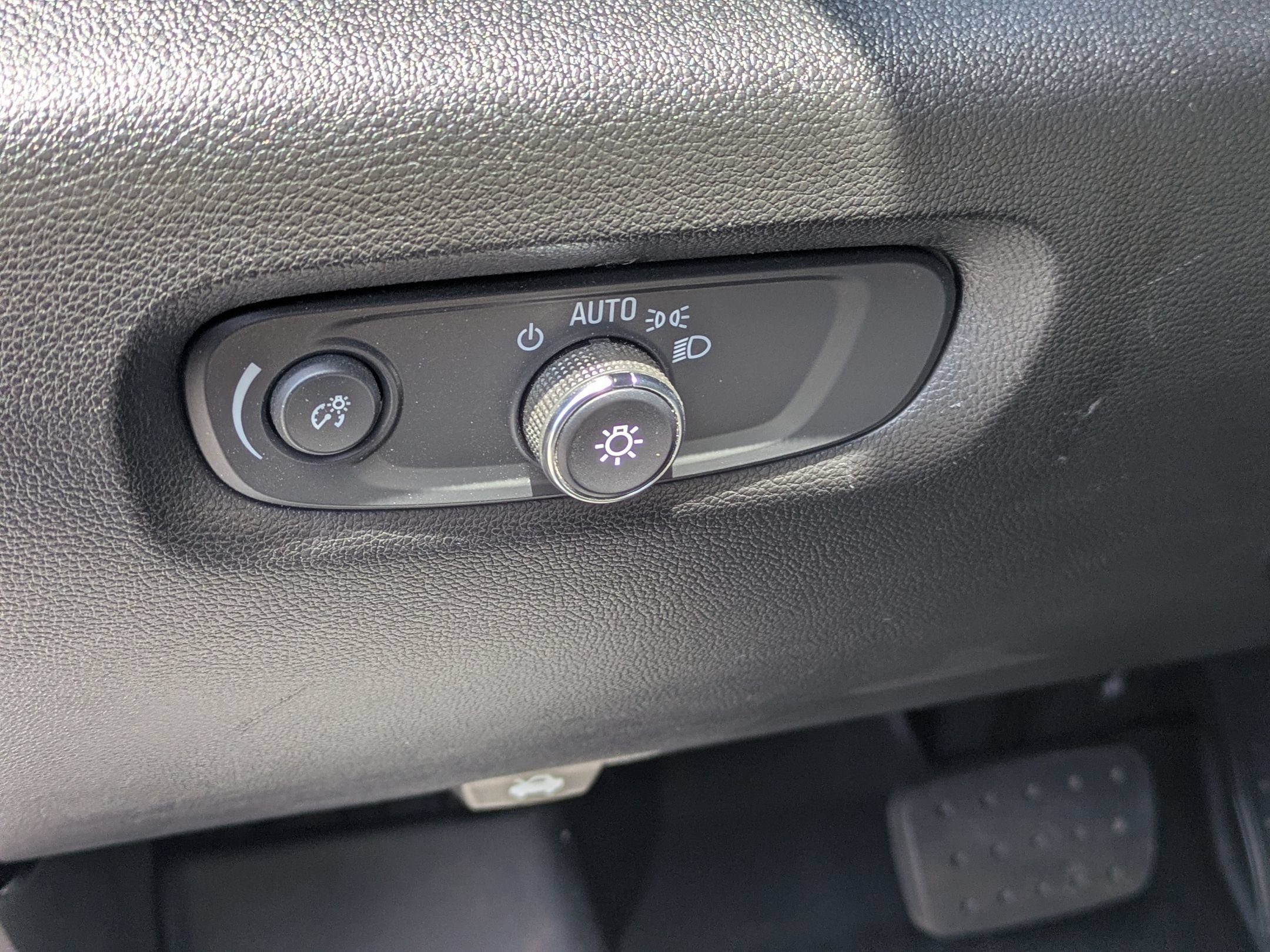 Used 2023 Chevrolet Traverse LS FWD image 13