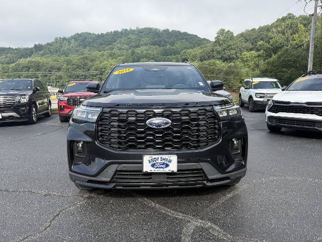 Certified 2025 Ford Explorer ST-Line w/ ST-Line Street Pack AWD/4WD image 3