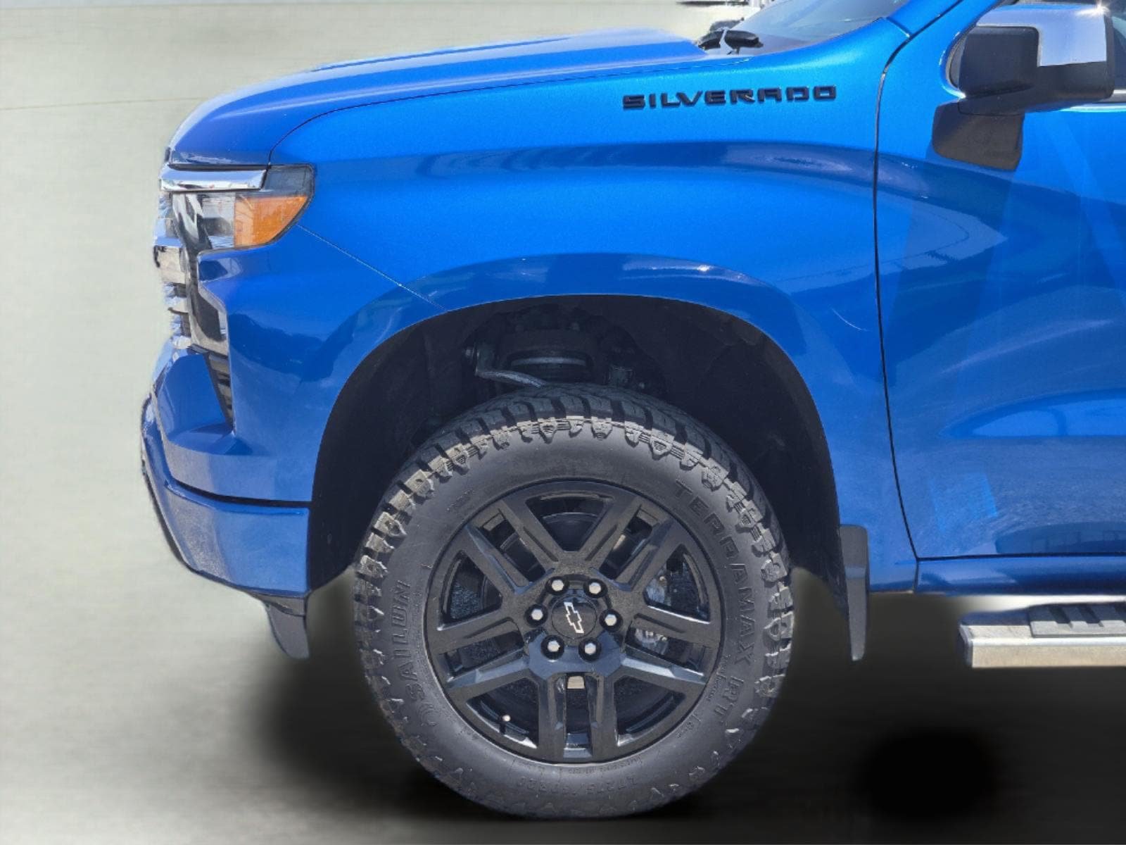 Used 2023 Chevrolet Silverado 1500 Custom w/ LPO, Dark Essentials Package RWD image 9