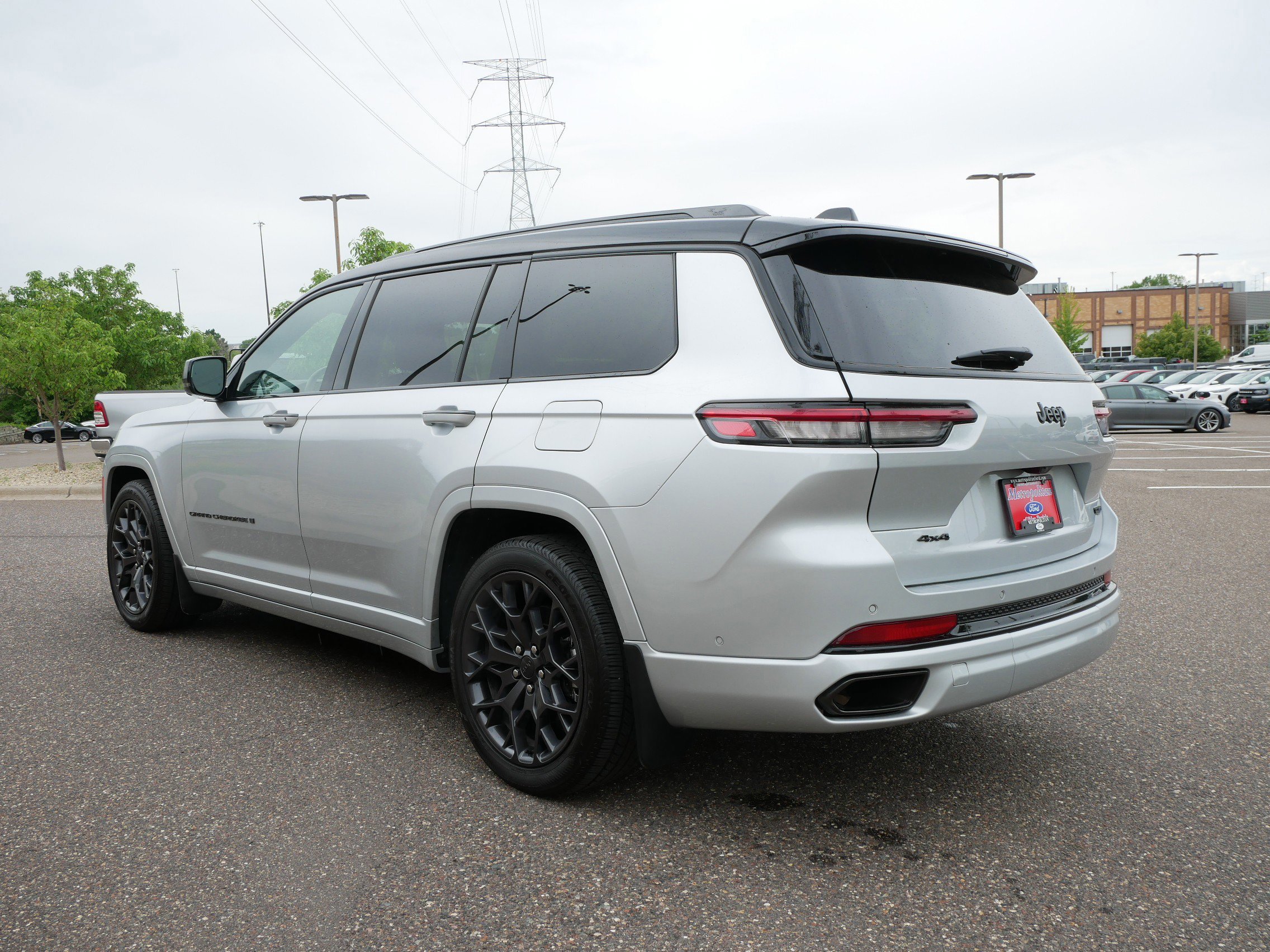 Used 2023 Jeep Grand Cherokee L Summit image 2