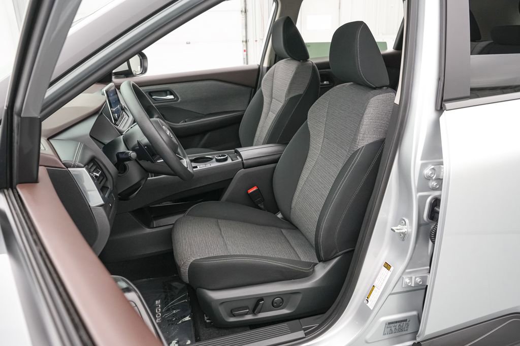 Used 2023 Nissan Rogue SV AWD/4WD image 11