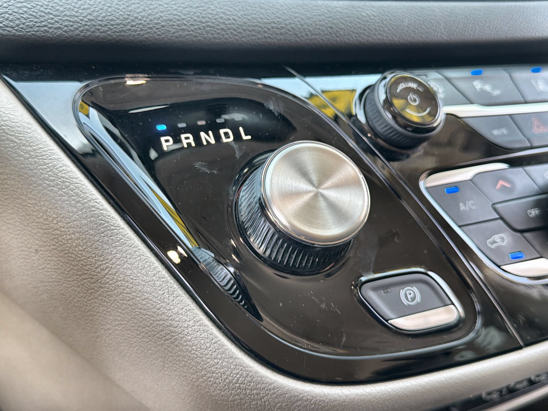 Used 2023 Chrysler Pacifica Touring-L FWD image 19