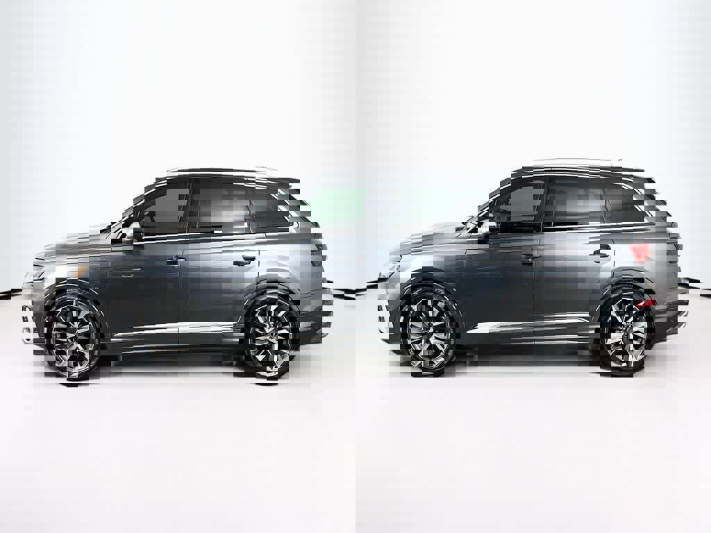 Used 2021 Audi SQ7 Premium Plus w/ Executive Package image 2