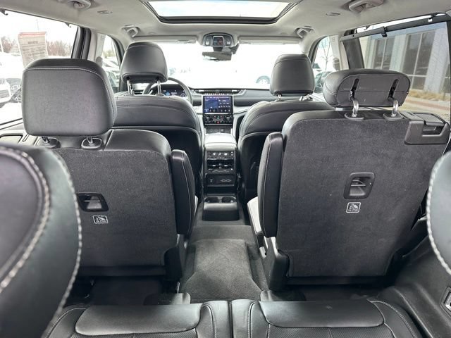 Used 2023 Jeep Grand Cherokee L Limited w/ Luxury Tech Group II AWD/4WD image 9