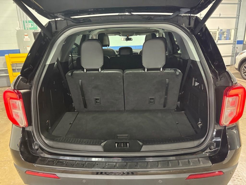 Certified 2022 Ford Explorer XLT w/ Equipment Group 202A image 29