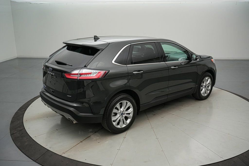 Certified 2022 Ford Edge Titanium image 5