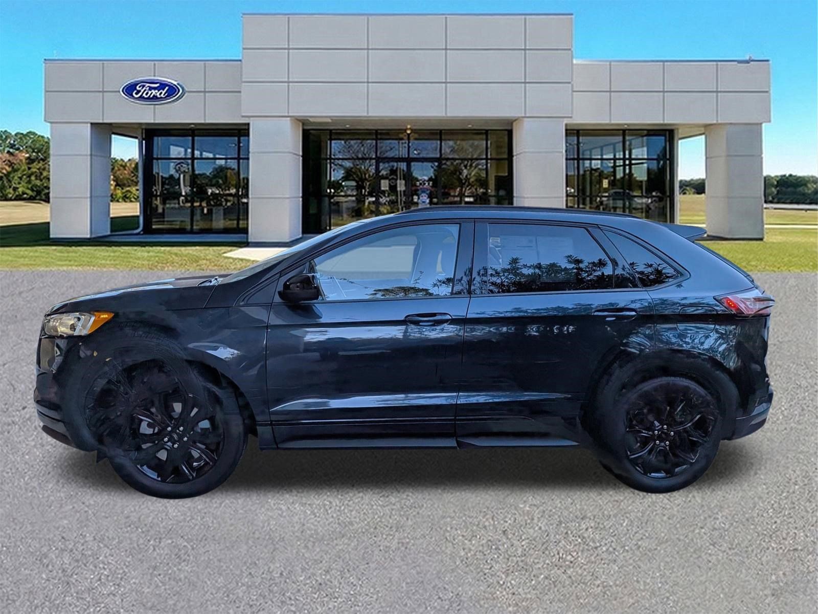 Certified 2024 Ford Edge SE w/ Black Appearance Package image 3
