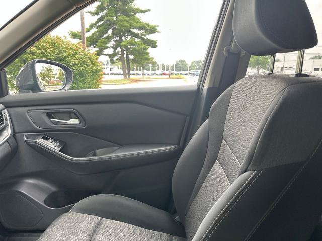 Used 2025 Nissan Rogue SV AWD/4WD image 19