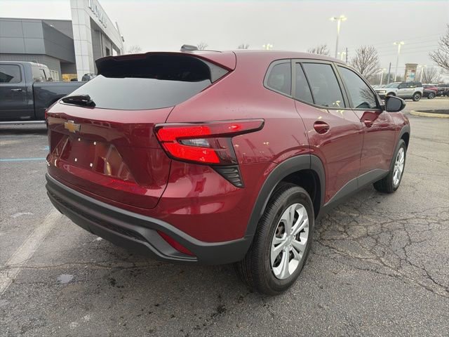 Used 2024 Chevrolet Trax LS image 4