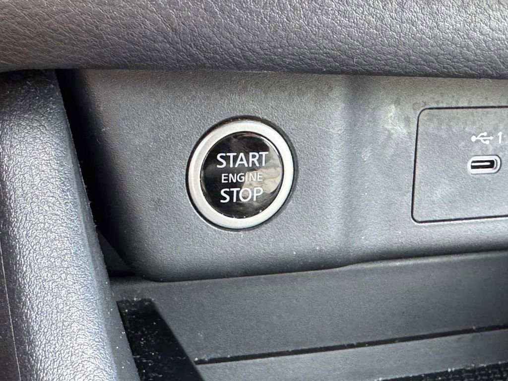 Used 2023 Nissan Rogue SV w/ SV Premium B Package FWD image 8