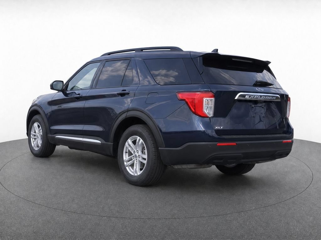 Certified 2023 Ford Explorer XLT RWD image 5
