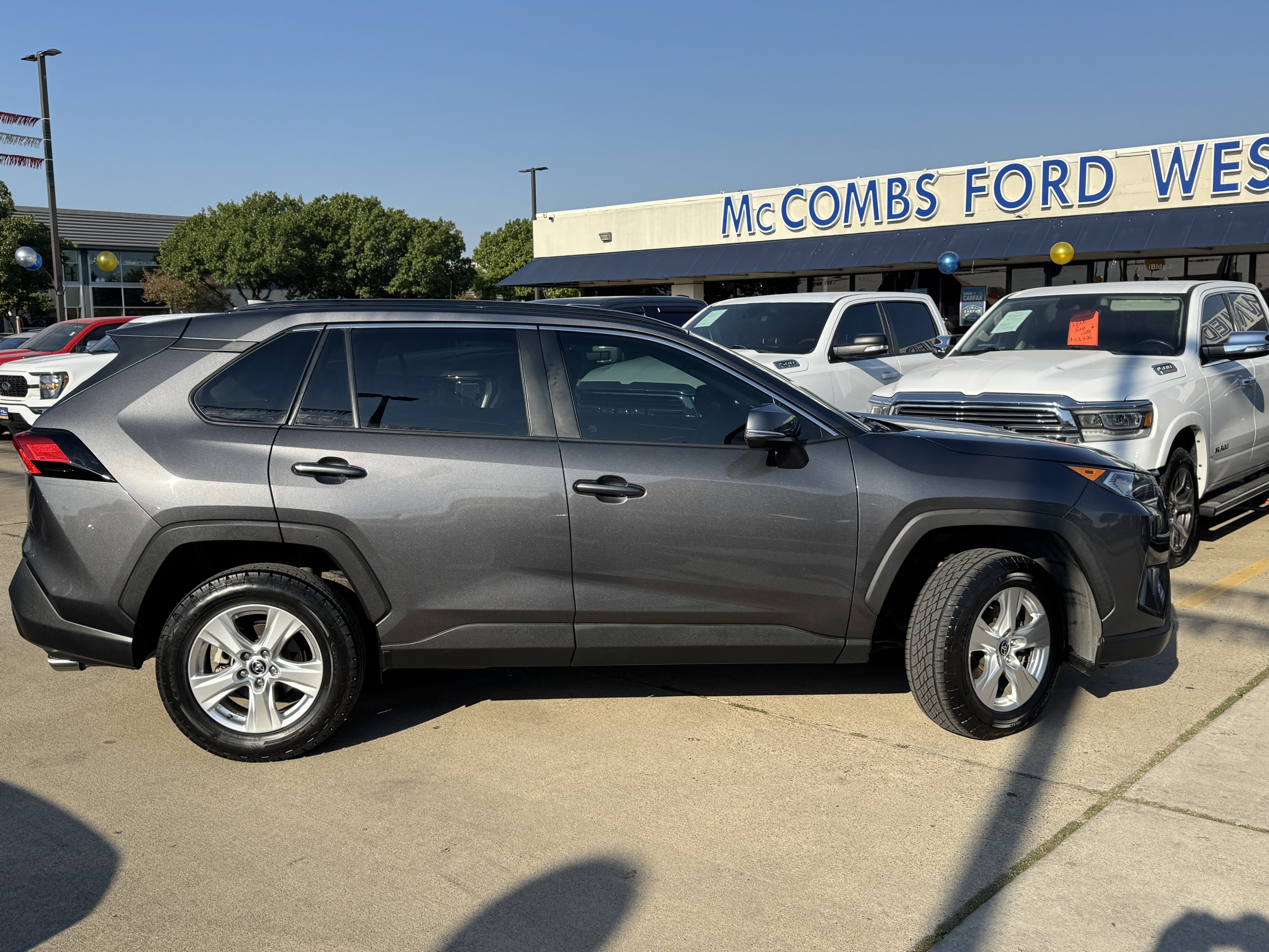 Used 2021 Toyota RAV4 XLE w/ Carpet Mat Package (TMS) image 3