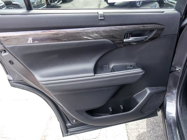 Used 2024 Toyota Highlander Platinum AWD/4WD image 28
