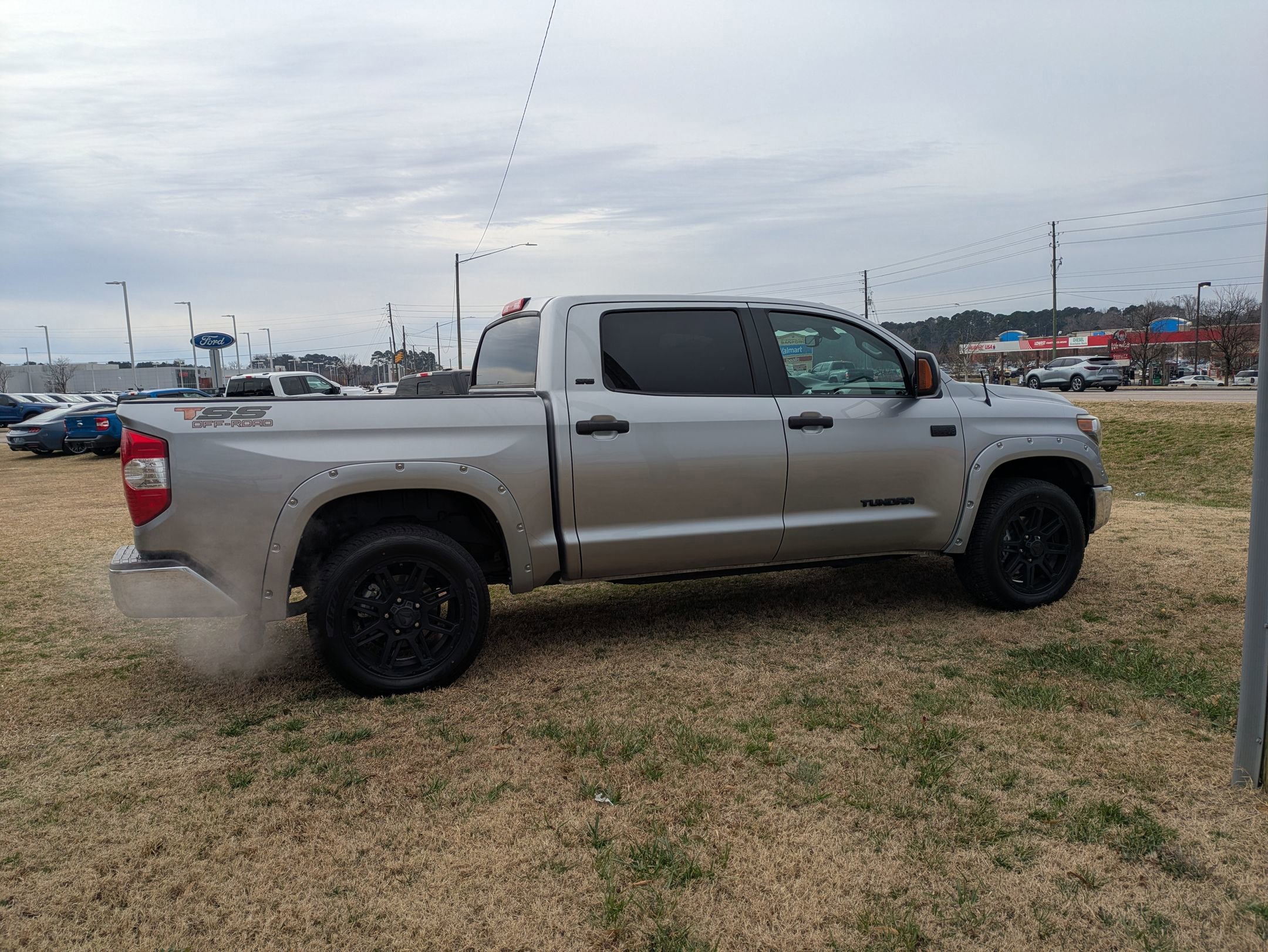 Used 2018 Toyota Tundra SR5 w/ SR5 Upgrade Package image 6