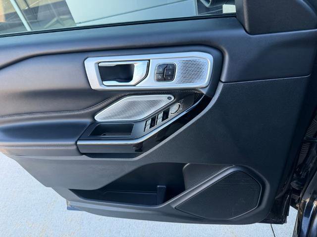 Certified 2021 Ford Explorer Platinum w/ Equipment Group 601A AWD/4WD image 31