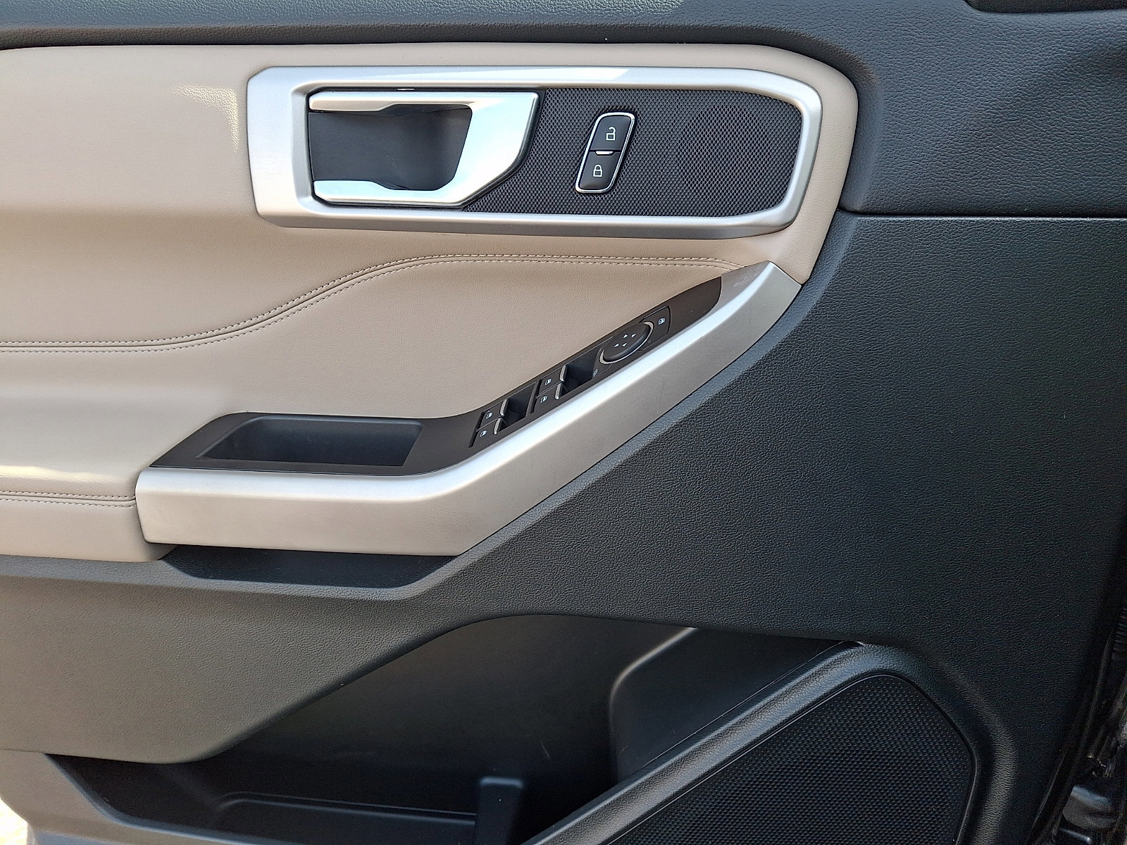 Certified 2024 Ford Explorer XLT w/ Equipment Group 202A image 21