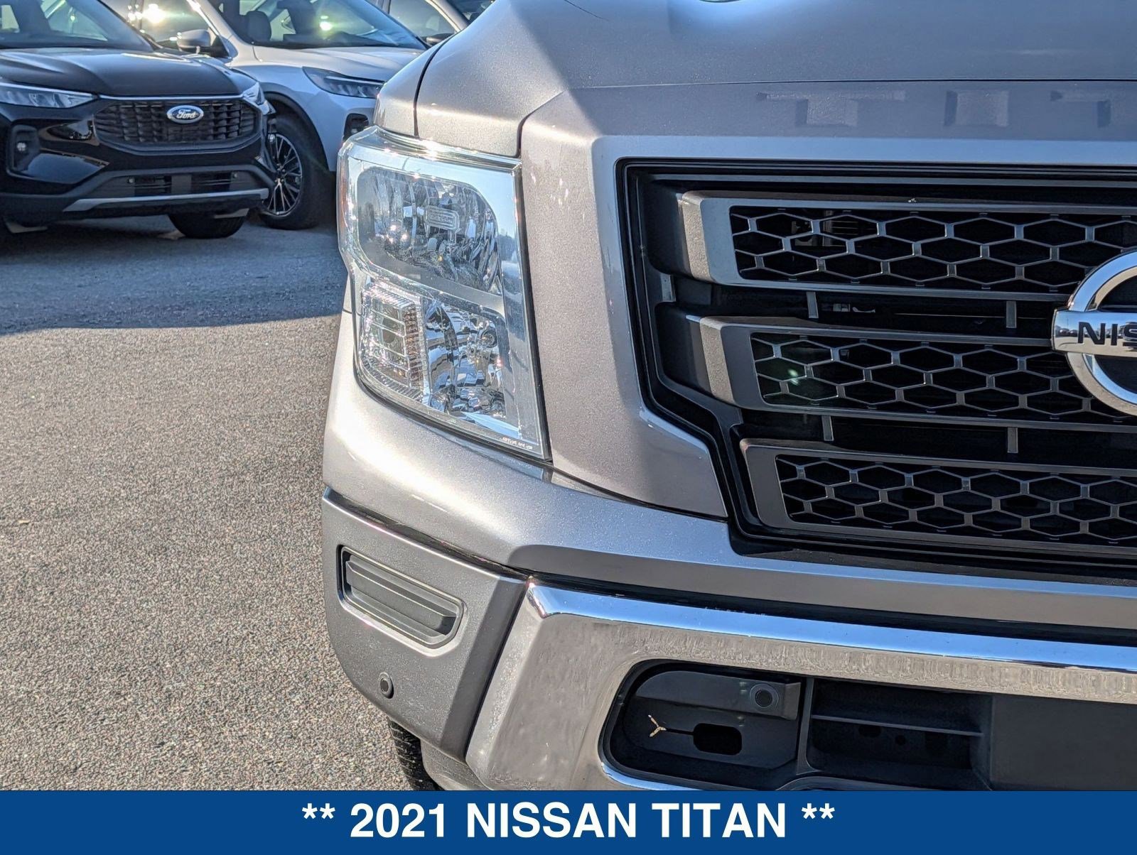 Used 2021 Nissan Titan SV w/ SV Convenience Package image 9