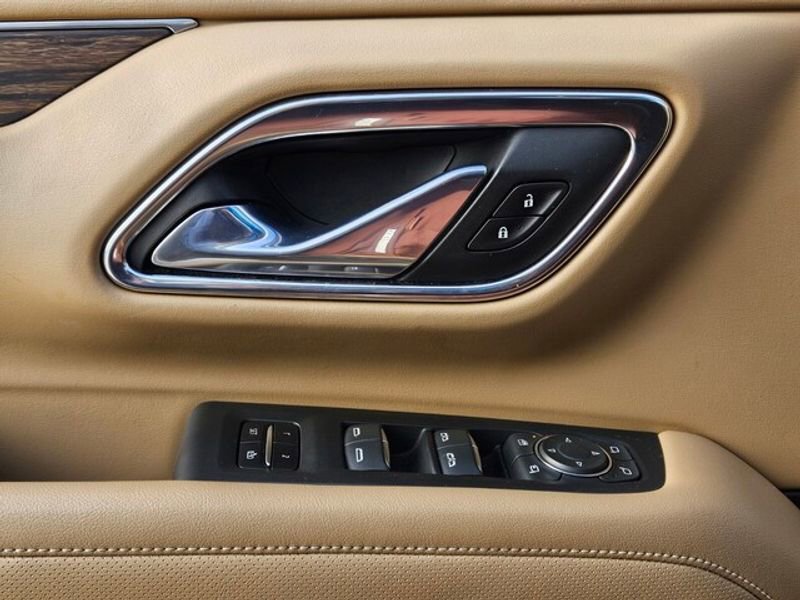 Used 2021 Chevrolet Tahoe Premier w/ Premium Package image 27