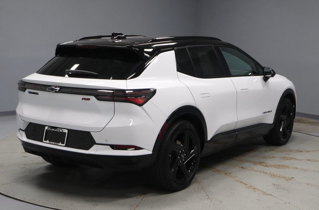 Used 2024 Chevrolet Equinox EV RS FWD image 12