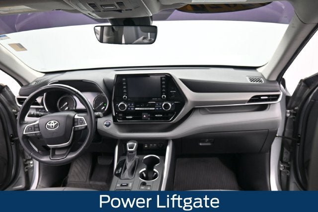 Used 2022 Toyota Highlander XLE AWD/4WD image 17