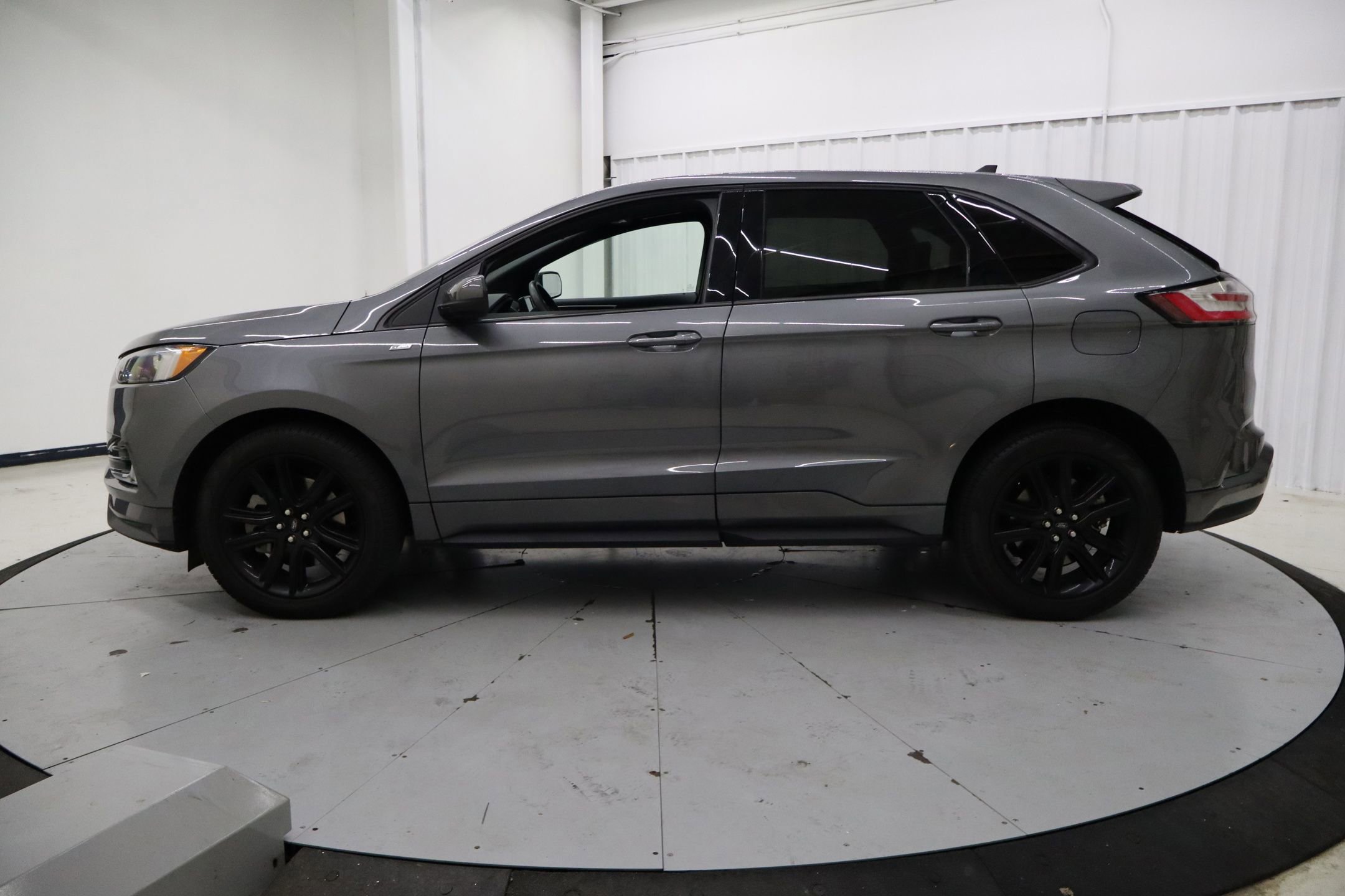 Certified 2024 Ford Edge ST-Line image 2