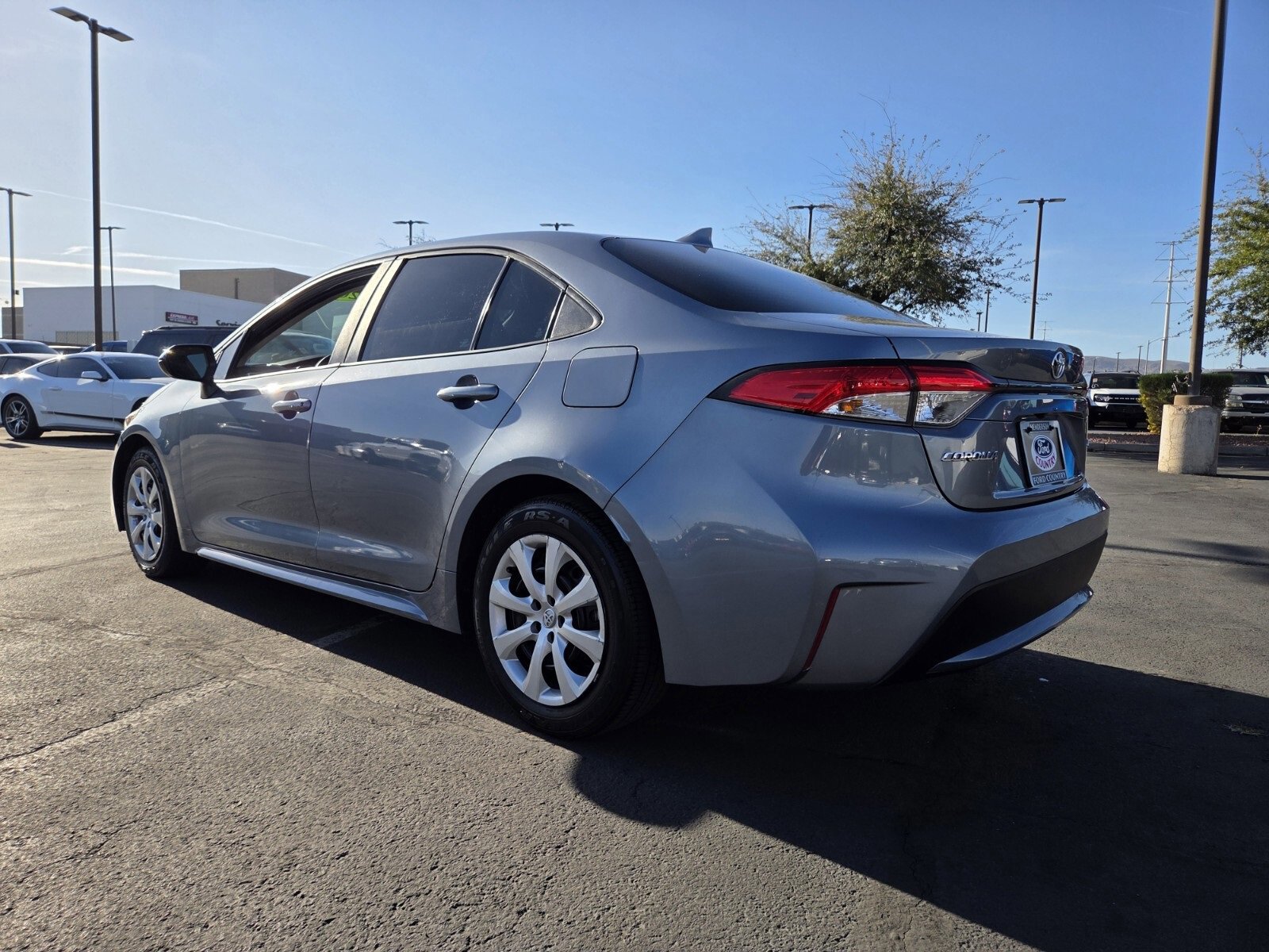 Used 2021 Toyota Corolla LE image 3
