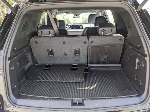 Used 2025 Chevrolet Traverse High Country FWD image 18