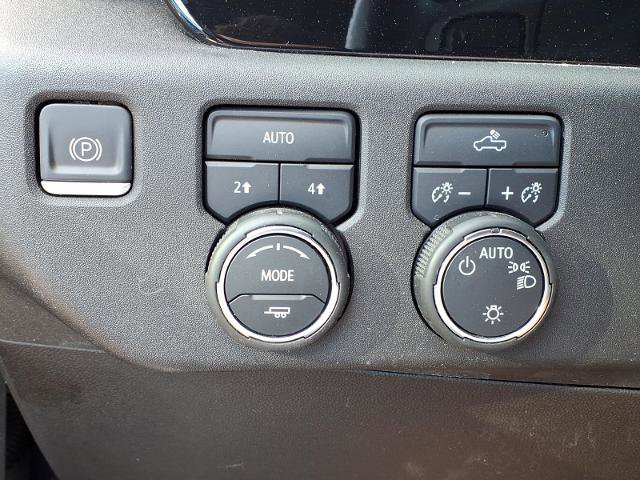 Used 2022 Chevrolet Silverado 1500 LT AWD/4WD image 14