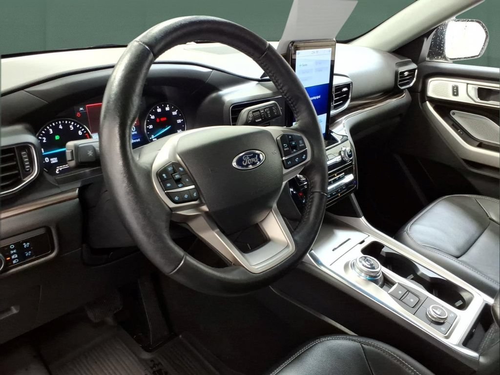Certified 2022 Ford Explorer Limited w/ Limited Technology Package AWD/4WD image 7