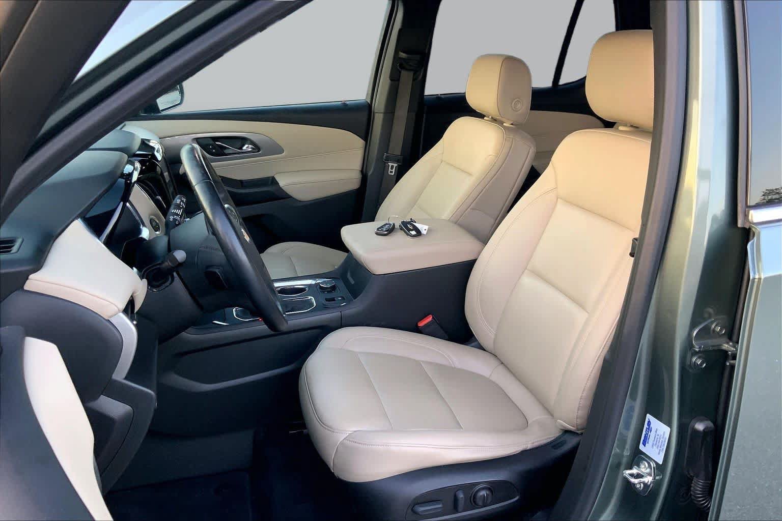Used 2023 Chevrolet Traverse LT w/ LT Premium Package FWD image 8