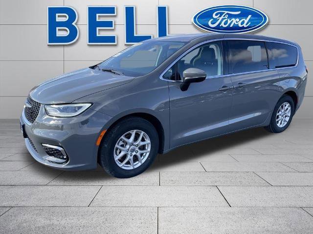 Used 2023 Chrysler Pacifica Touring-L image 9