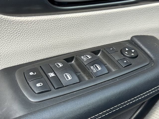 Used 2021 Chrysler Pacifica Touring-L w/ Premium & Safety Sphere Group image 34