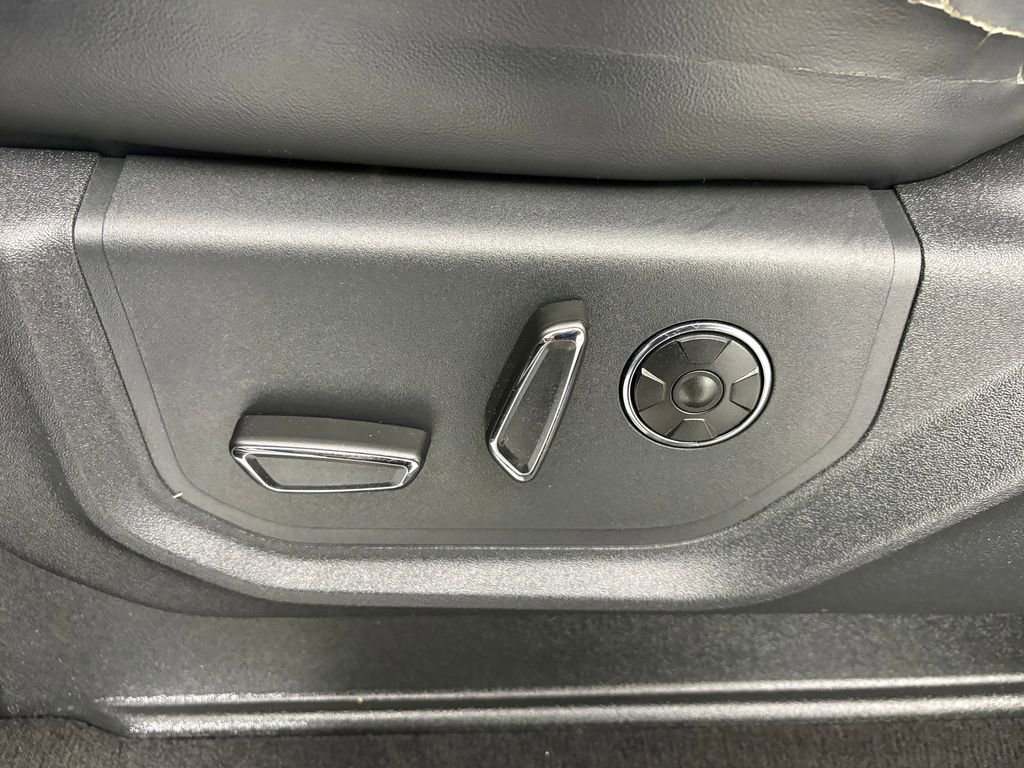 Certified 2022 Ford F350 Platinum w/ Tremor Off-Road Package AWD/4WD image 15