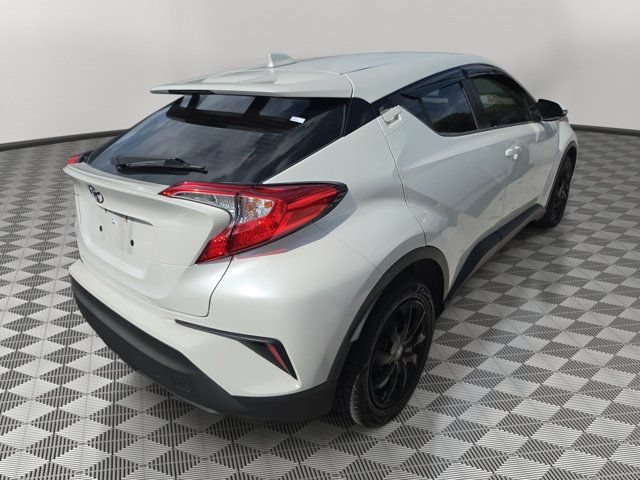 Used 2020 Toyota C-HR LE FWD image 4