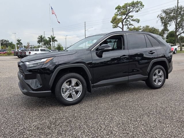 Used 2025 Toyota RAV4 XLE w/ Convenience Package FWD image 4